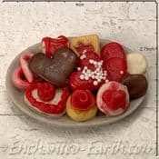The Miniature Kitchen - Valentine  Cookies on a Plate - 4cm