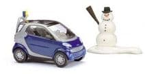 BUSCH BUS48918  HO SCALE Smart Coupe with Snowman and ski rack